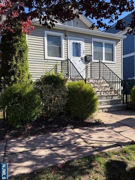 355 Elm St, Unit 1 in Elmwood Park, NJ - Building Photo - Building Photo