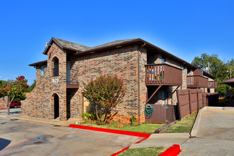 Putnam Heights Apartments in Oklahoma City, OK - Building Photo - Building Photo