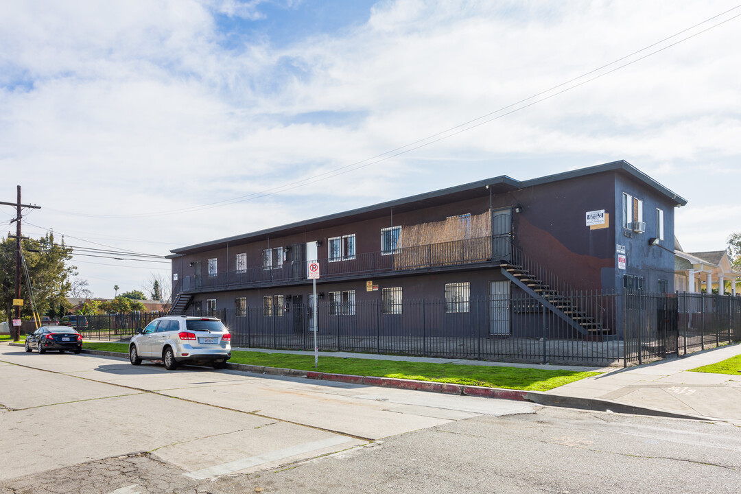 105th St Apartments in Los Angeles, CA - Building Photo