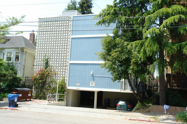 2540 Benvenue Ave in Berkeley, CA - Building Photo - Building Photo