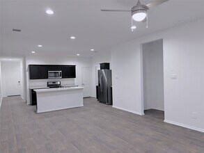 14866 Cypress Holw Dr in New Caney, TX - Building Photo - Building Photo