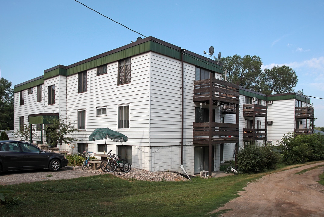 Greenwood Apartments in Le Sueur, MN - Building Photo