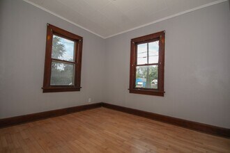 1827 Plymouth St in Oshkosh, WI - Building Photo - Building Photo