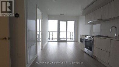 448 Burnhamthorpe Rd W in Mississauga, ON - Building Photo - Building Photo