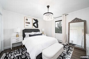 141 Park Ave, Unit 8 in East Rutherford, NJ - Building Photo