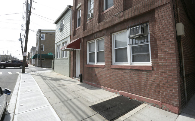 802 3rd Ave in Elizabeth, NJ - Building Photo - Building Photo