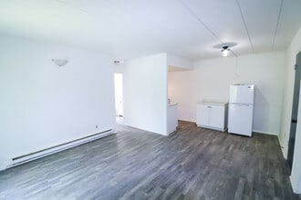 2323 Beechmont Ave in Cincinnati, OH - Foto de edificio - Building Photo