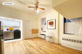 105 W 77th St in New York, NY - Building Photo - Building Photo