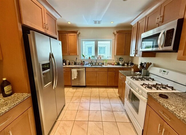 33 Pearson Ave, Unit 1