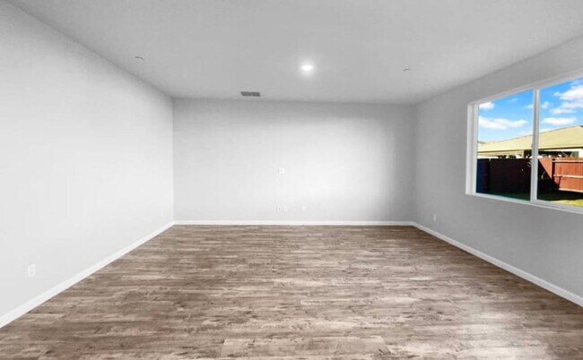 8416 Tapies Way in Elk Grove, CA - Building Photo - Building Photo