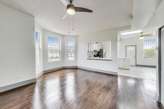 737 E 50th St in Chicago, IL - Building Photo - Building Photo