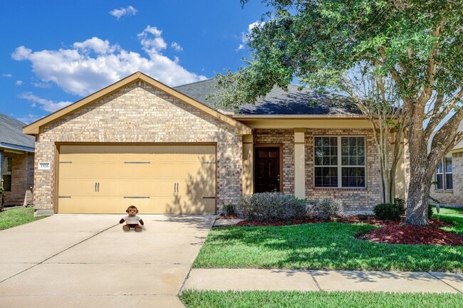 property at 1926 Lansing Cove Dr