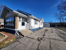 1812 S 11th St in Terre Haute, IN - Building Photo