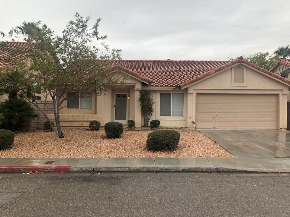 1677 Bent Arrow Dr in North Las Vegas, NV - Building Photo