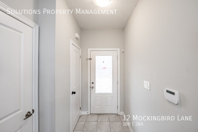 12 Mockingbird Ln in Hamilton, ON - Building Photo - Building Photo