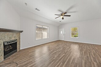 18210 Beaverdell Dr in Tomball, TX - Building Photo - Building Photo