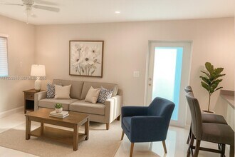 2852 SW 36th Ave in Miami, FL - Building Photo - Building Photo