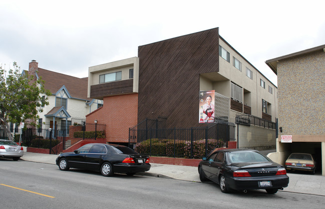 254 S Hobart Blvd in Los Angeles, CA - Foto de edificio - Building Photo