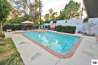 5953 Hillview Park Ave, Unit A in Van Nuys, CA - Building Photo - Building Photo