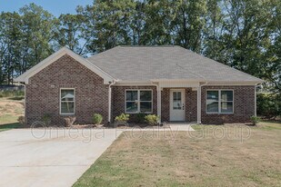 9 Taylor Ct in Lincoln, AL - Building Photo