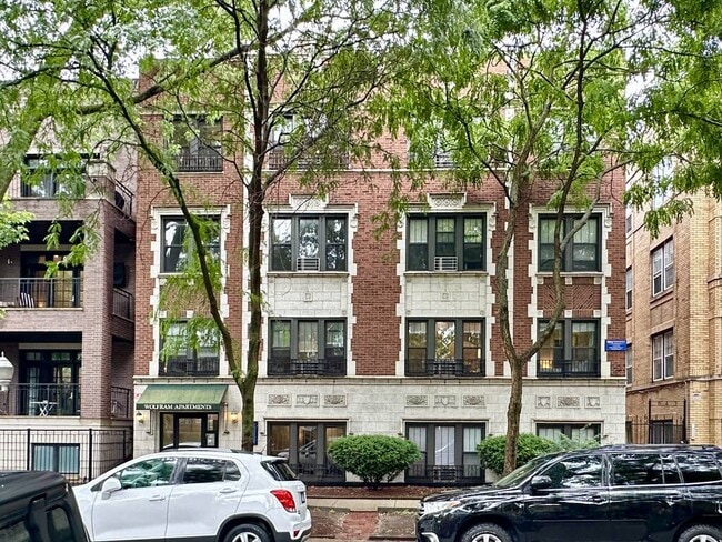 849 W Wolfram St, Unit 411