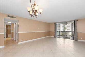 301 NE 14th Ave in Hallandale Beach, FL - Building Photo - Building Photo