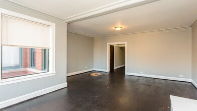 2217 E 69th St in Chicago, IL - Building Photo - Building Photo