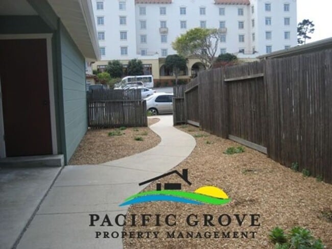 554 Gibson Ave in Pacific Grove, CA - Building Photo - Building Photo