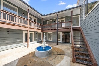 2926 Meadowcreek Dr in Missouri City, TX - Building Photo - Building Photo