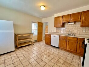 386 Centre St, Unit 1 in Boston, MA - Building Photo - Building Photo