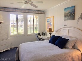 100 L'Ambiance Cir in Naples, FL - Building Photo