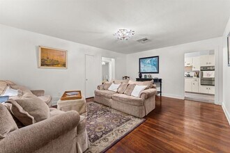 1303 Alegria Rd in Austin, TX - Building Photo - Building Photo