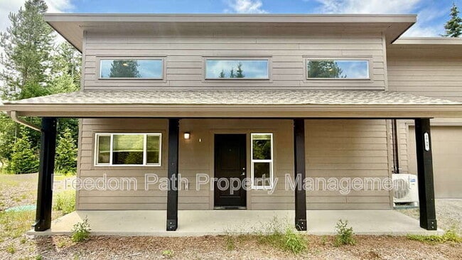1727 Gypsy Bay Rd in Sagle, ID - Building Photo - Building Photo