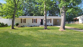 111 Susan Ave in Honea Path, SC - Building Photo