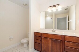 8410 Maria Ct in Cape Canaveral, FL - Foto de edificio - Building Photo