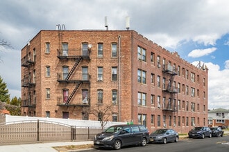 42-62 157th St in Flushing, NY - Foto de edificio - Building Photo