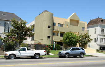 827 S Wilton Pl. in Los Angeles, CA - Foto de edificio - Building Photo