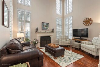 121 Pembroke Cir in Lake Bluff, IL - Building Photo - Building Photo