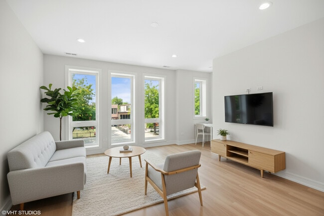 3715 S Giles Ave in Chicago, IL - Building Photo - Building Photo