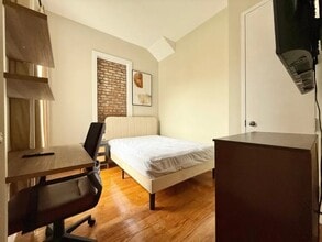 Furnished room/NOT APARTMENT in Brooklyn, NY - Foto de edificio - Building Photo