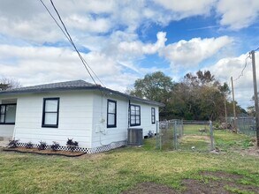 10404 Windsor Ln in Houston, TX - Building Photo - Building Photo