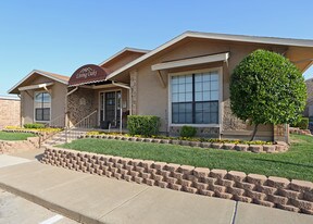Living Oaks Apartments in Red Oak, TX - Building Photo