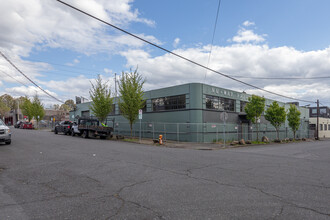 Pine Street Lofts in Portland, OR - Building Photo - Building Photo