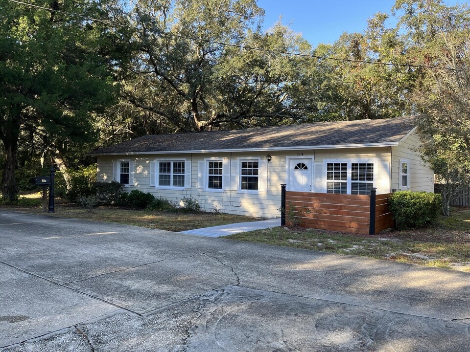 611 E Miracle Strip Pkwy in Mary Esther, FL - Building Photo