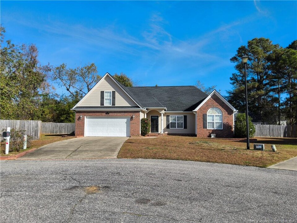 2201 Foster Gwin Ln in Fayetteville, NC - Building Photo