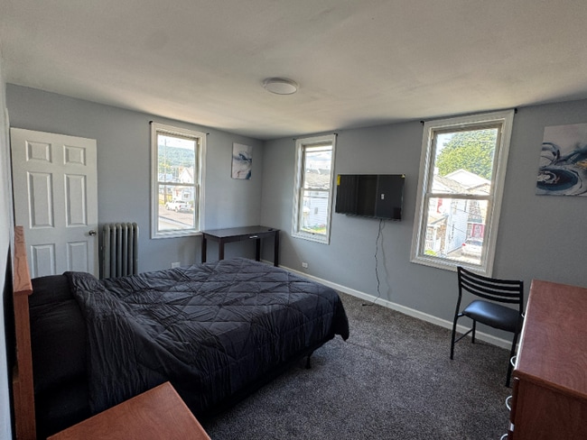 property at 450 Walnut St