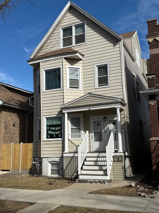 3917 N St Louis Ave in Chicago, IL - Foto de edificio
