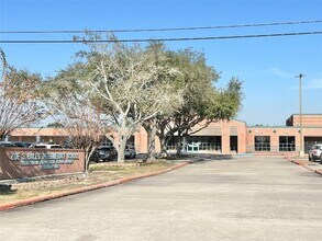 303 Brigadoon Ln in Friendswood, TX - Foto de edificio - Building Photo