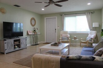 323 W Palm St in Lantana, FL - Foto de edificio - Building Photo