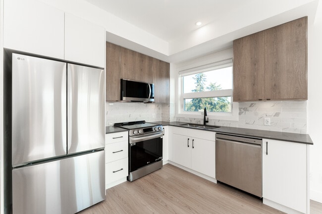 property at 809 Arncote Ave